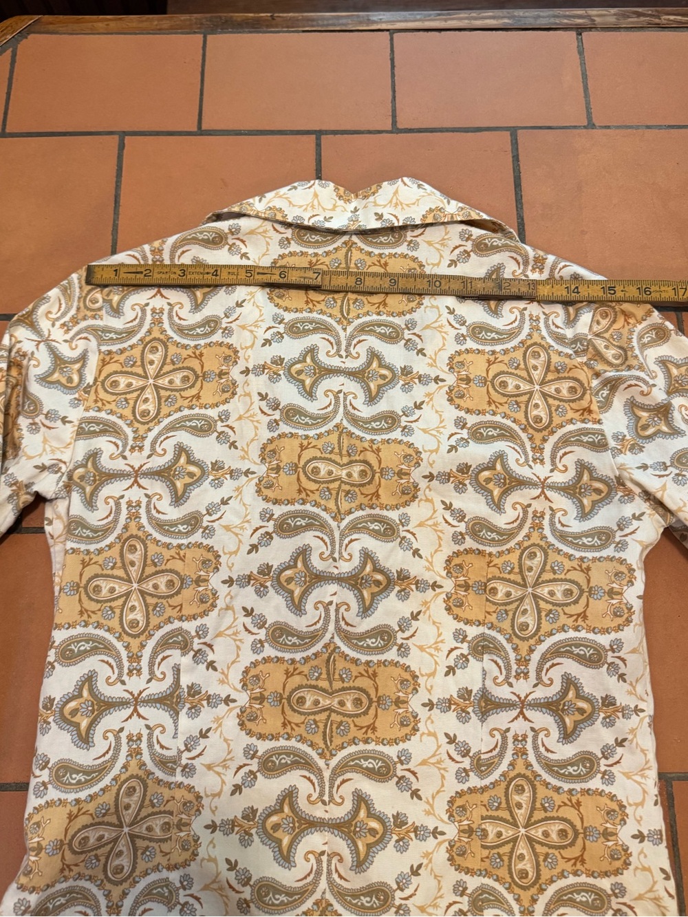 VTG Frenchi Paisley Tunic Shirt in Cream, Tan and Light Blue - Picture 14 of 16